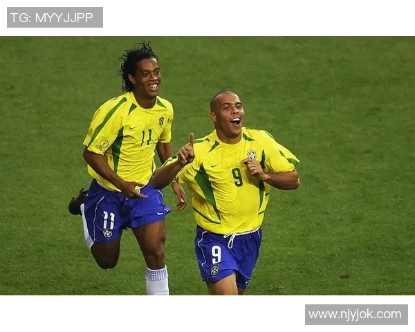 现役足球明星之间的最佳搭档与组合分析探讨 现役足球明星之间的最佳搭档与组合分析探讨